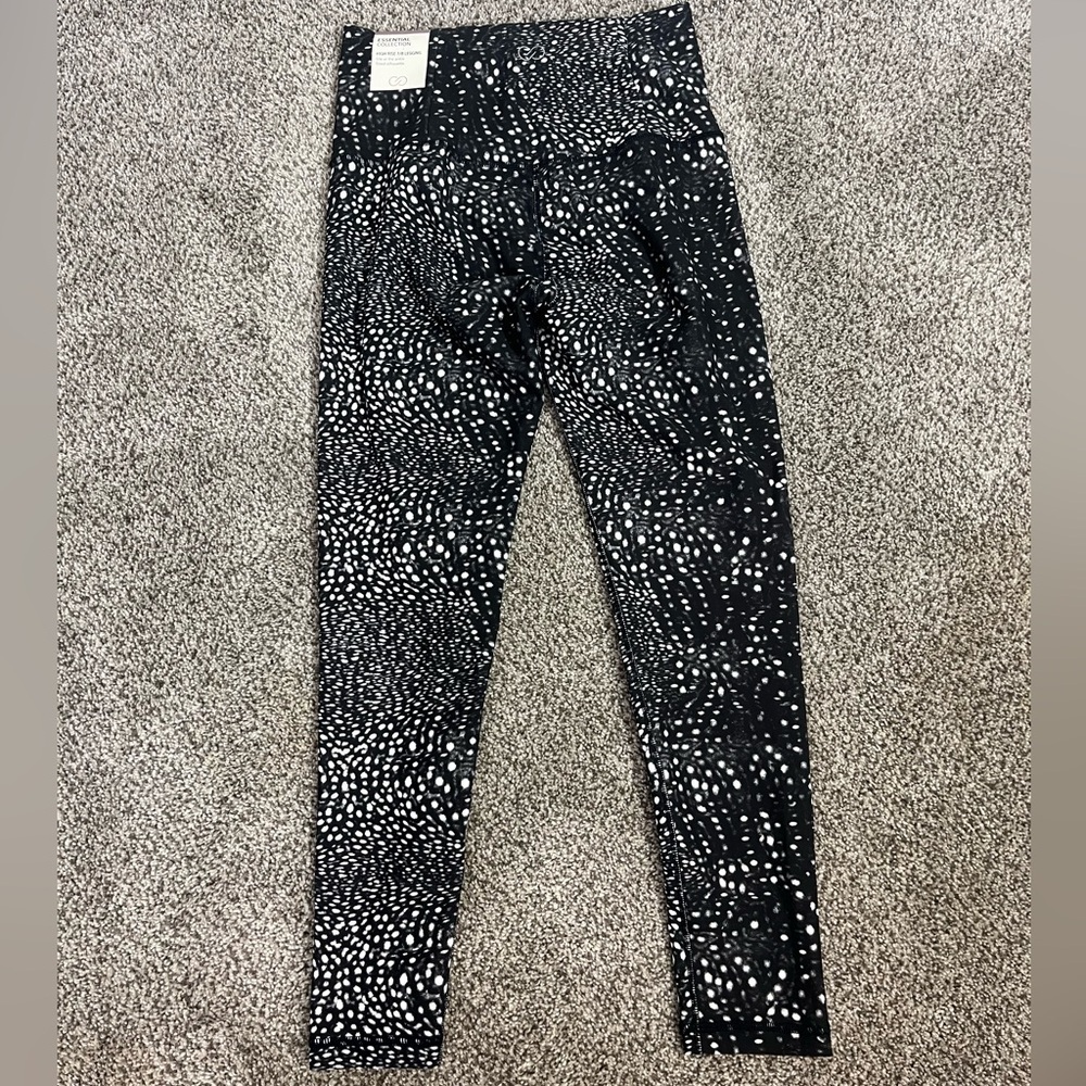 Calia by Carrie Underwood NWT Black and White 7/8 Leggings - Picture 3 of 8
